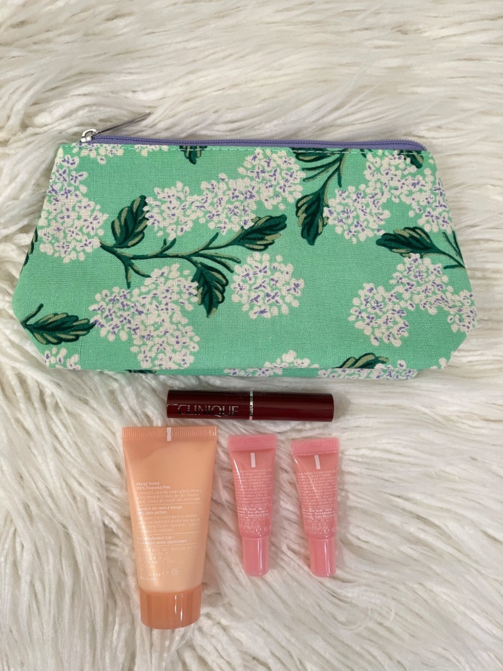 Clinique "Cosmetic bag in floral with goodies" NWT - Picture 3 of 7